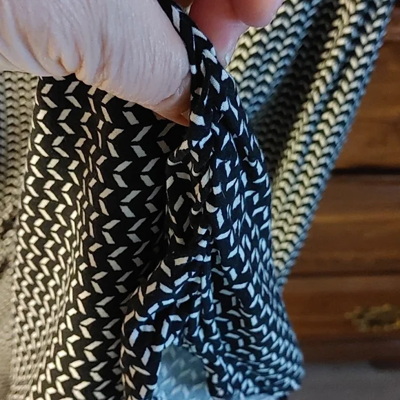 Women's Black & White Capris - Picture 5 of 7